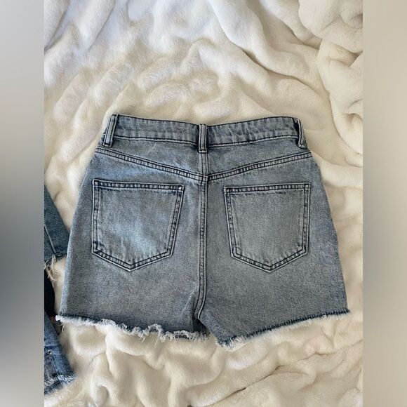 Bundle of 5 shorts 3 tops Women’s - Picture 3 of 16